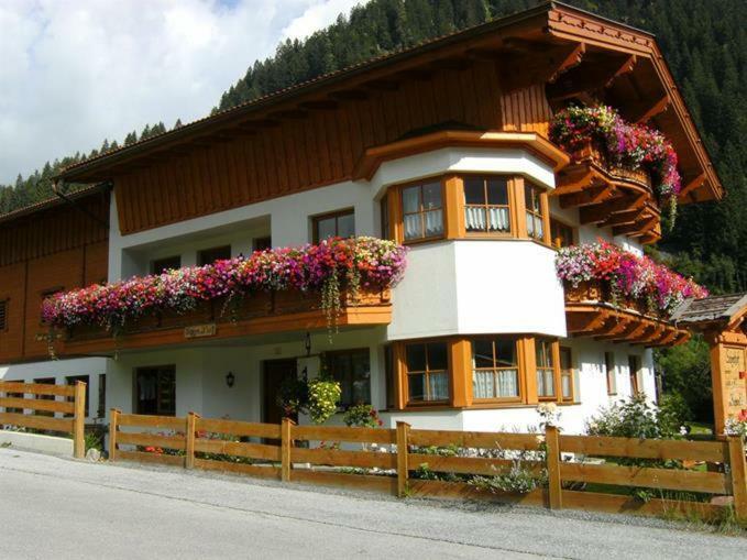 Saegehof Hotel Neustift im Stubaital Exterior photo